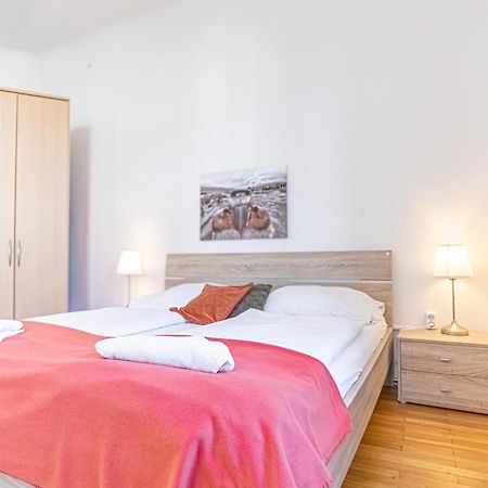 Simple Apartment Near Wiener Stadthalle Экстерьер фото