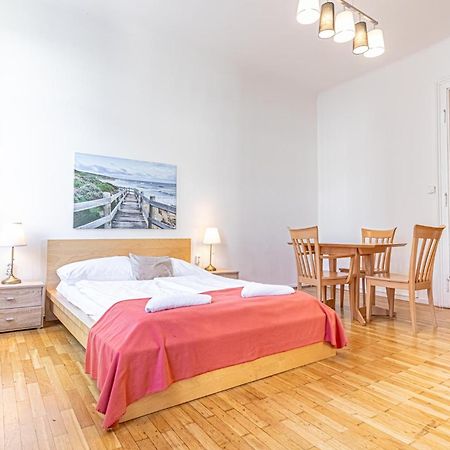 Simple Apartment Near Wiener Stadthalle Экстерьер фото