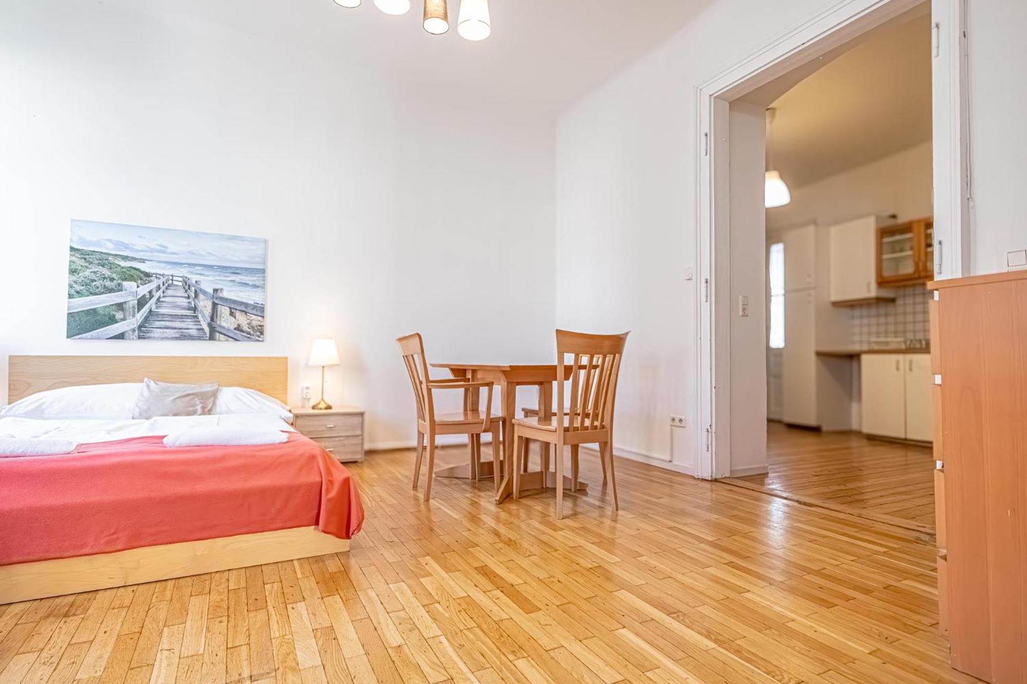 Simple Apartment Near Wiener Stadthalle Экстерьер фото