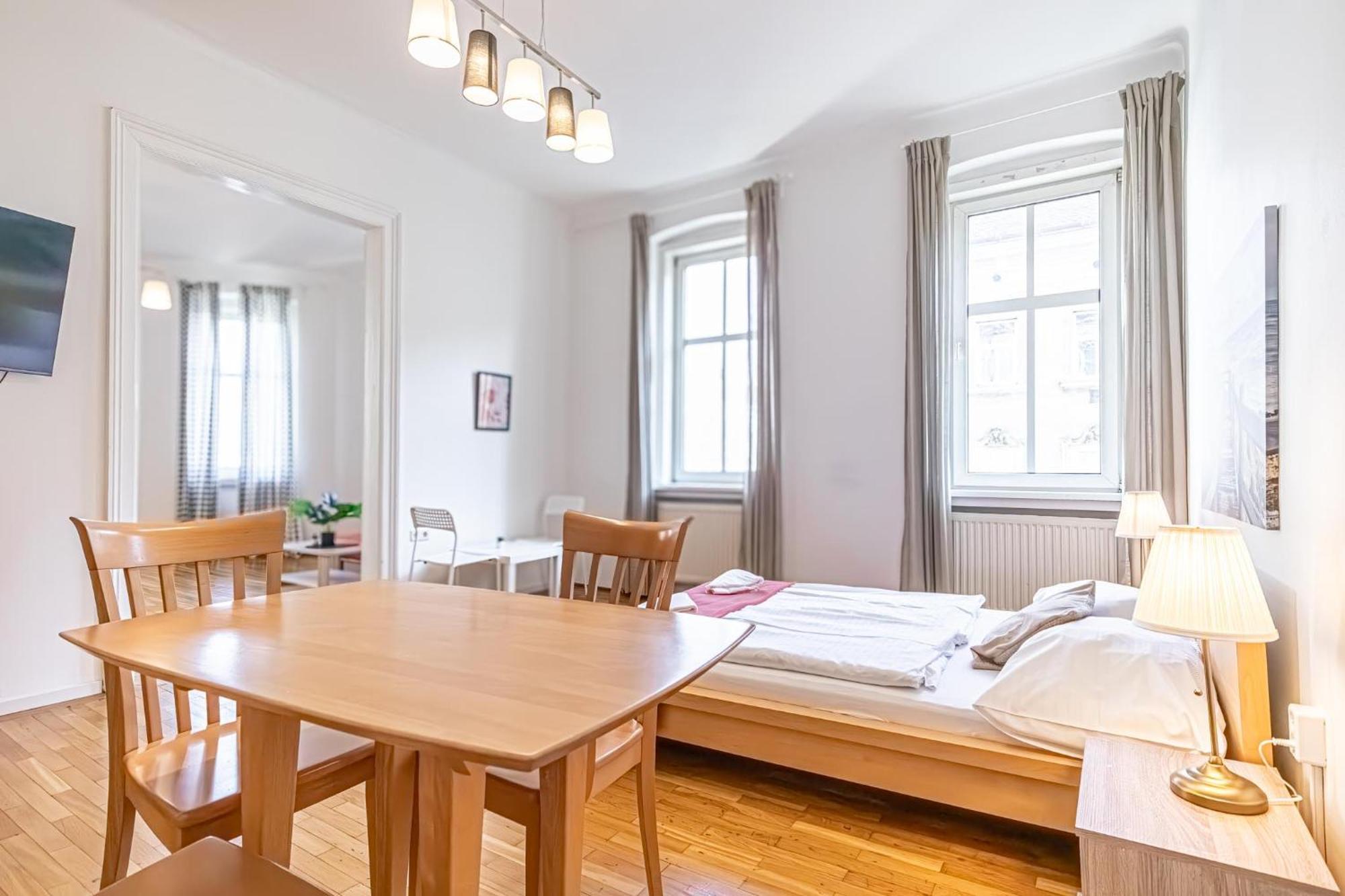 Simple Apartment Near Wiener Stadthalle Экстерьер фото