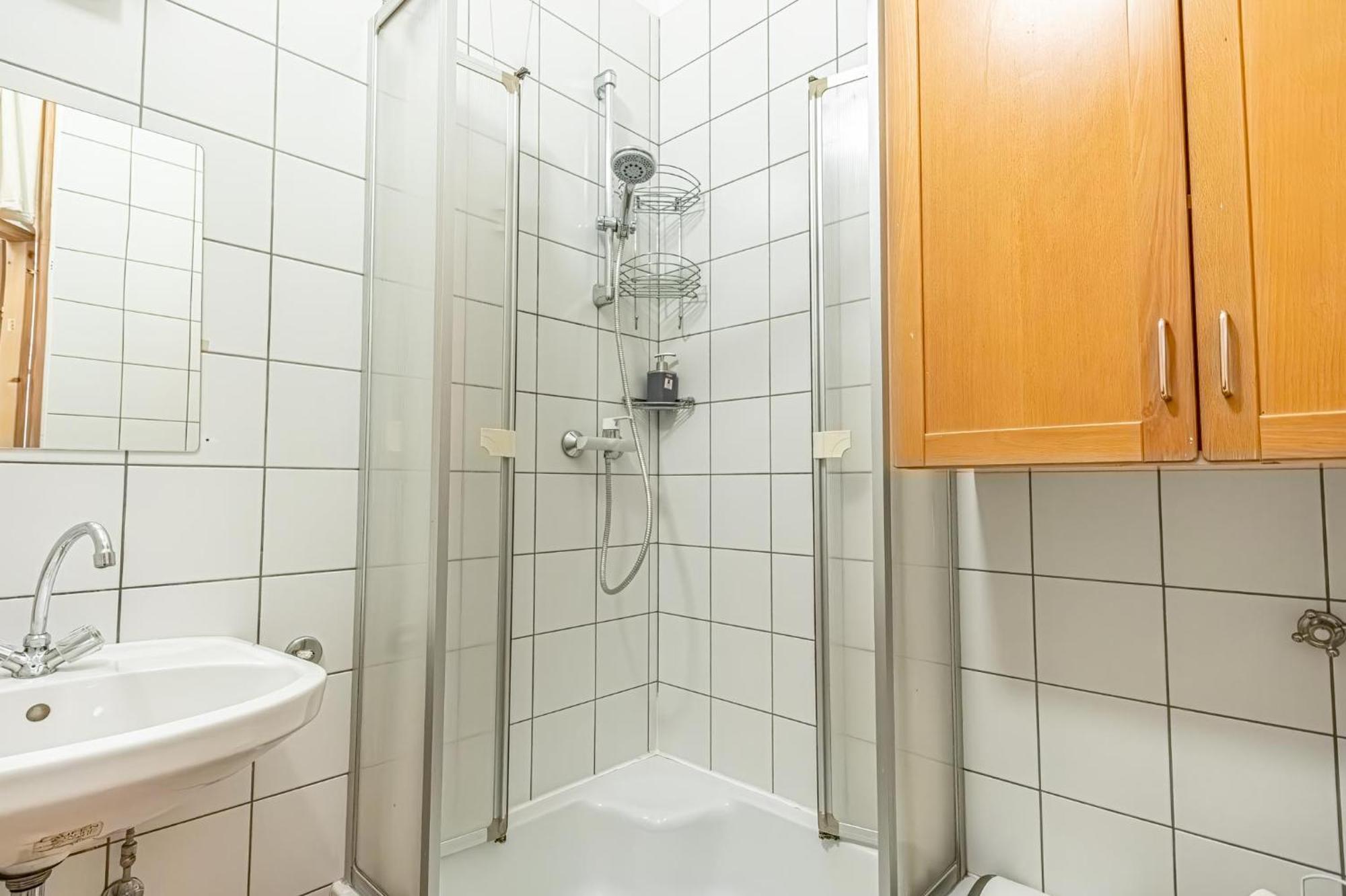 Simple Apartment Near Wiener Stadthalle Экстерьер фото